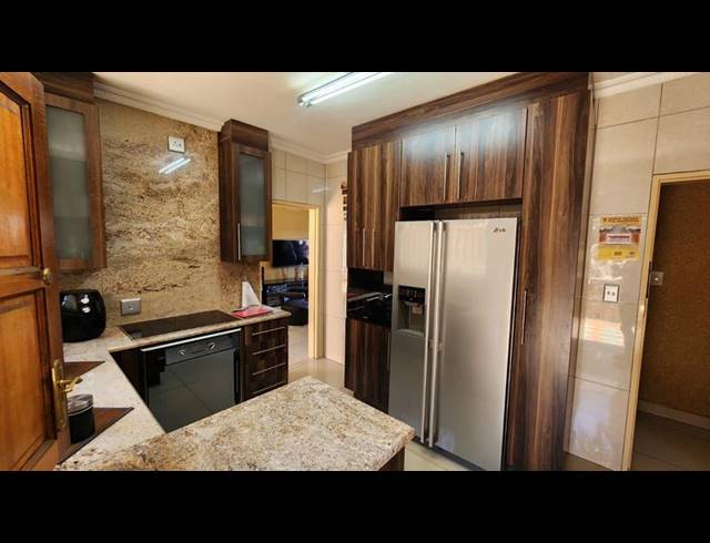 4 BEDROOM HOUSE FOR SALE IN GLENVISTA